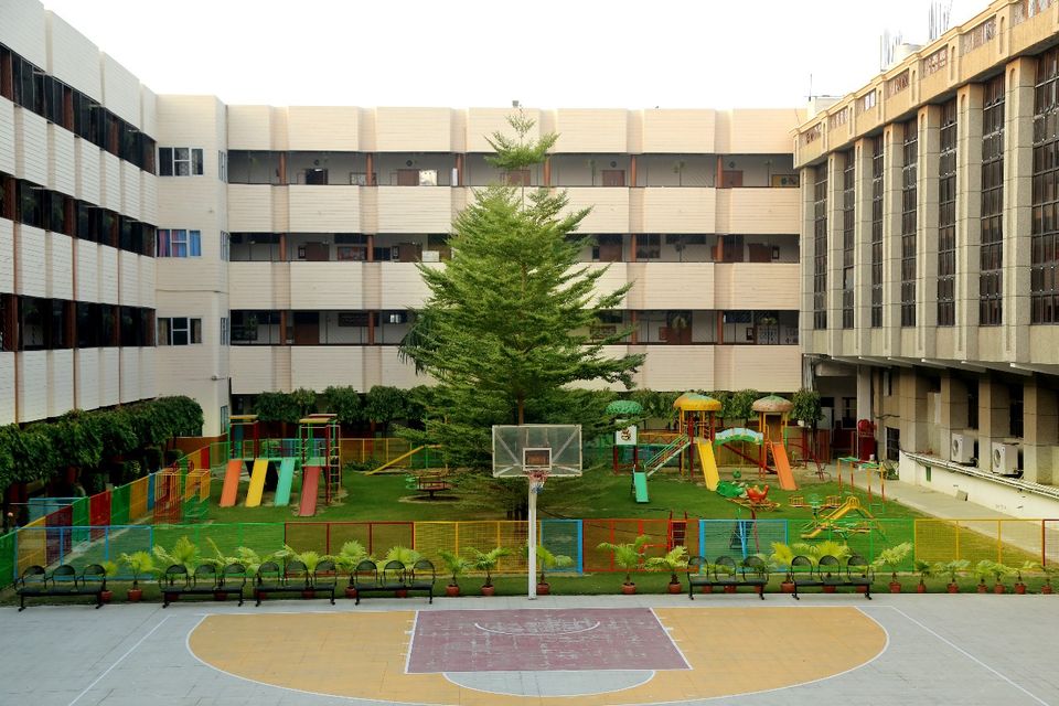 D A V Centenary Public School